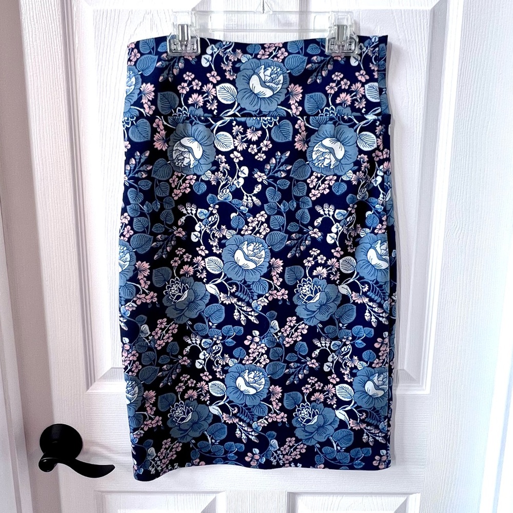 ⭐️ NWT Agnes & Dora Floral Navy and Pink Pull On Pencil Skirt MEDIUM